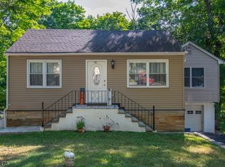 30 Tansboro Rd, Hewitt, NJ 07421