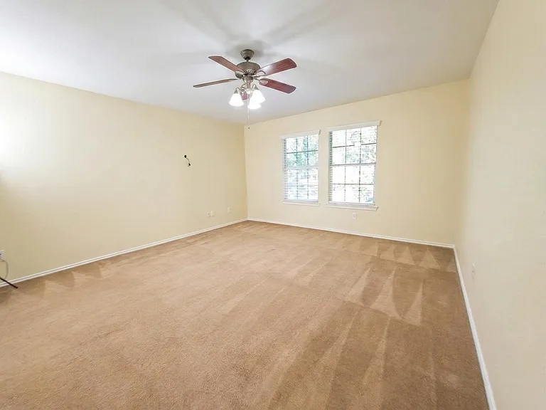 1913 Bradford Pear Sq — Photo 11