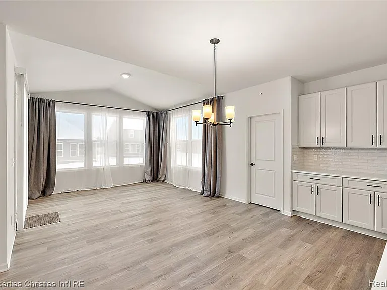 2436 Parkshore Dr — Photo 20