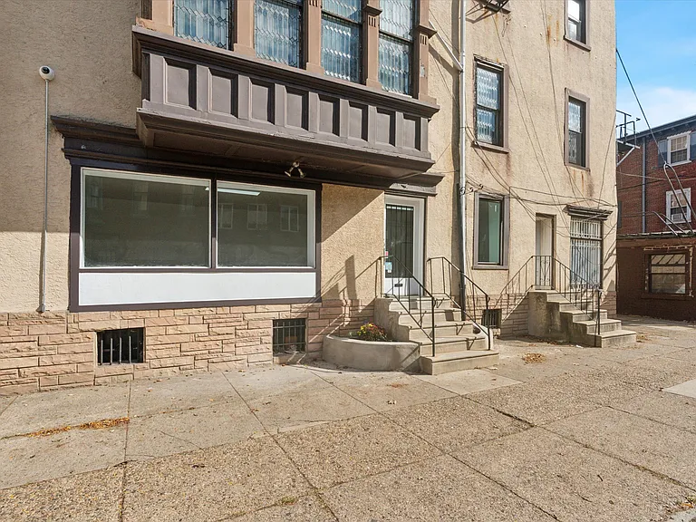 1538 Pine St #1R — Photo 13
