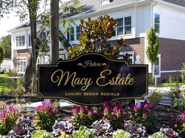 46 Islip Ave #305