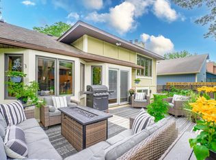 128 Bridgewater Dr, Vadnais Heights, MN 55127