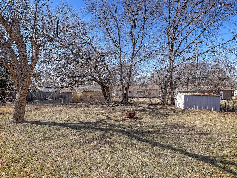 709 N Woodland St — Photo 14