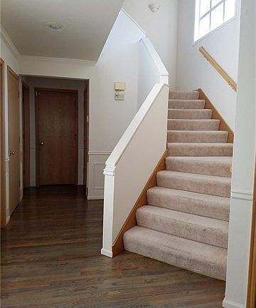 2nd image of 3087 W Lake Sammamish Pkwy NE
