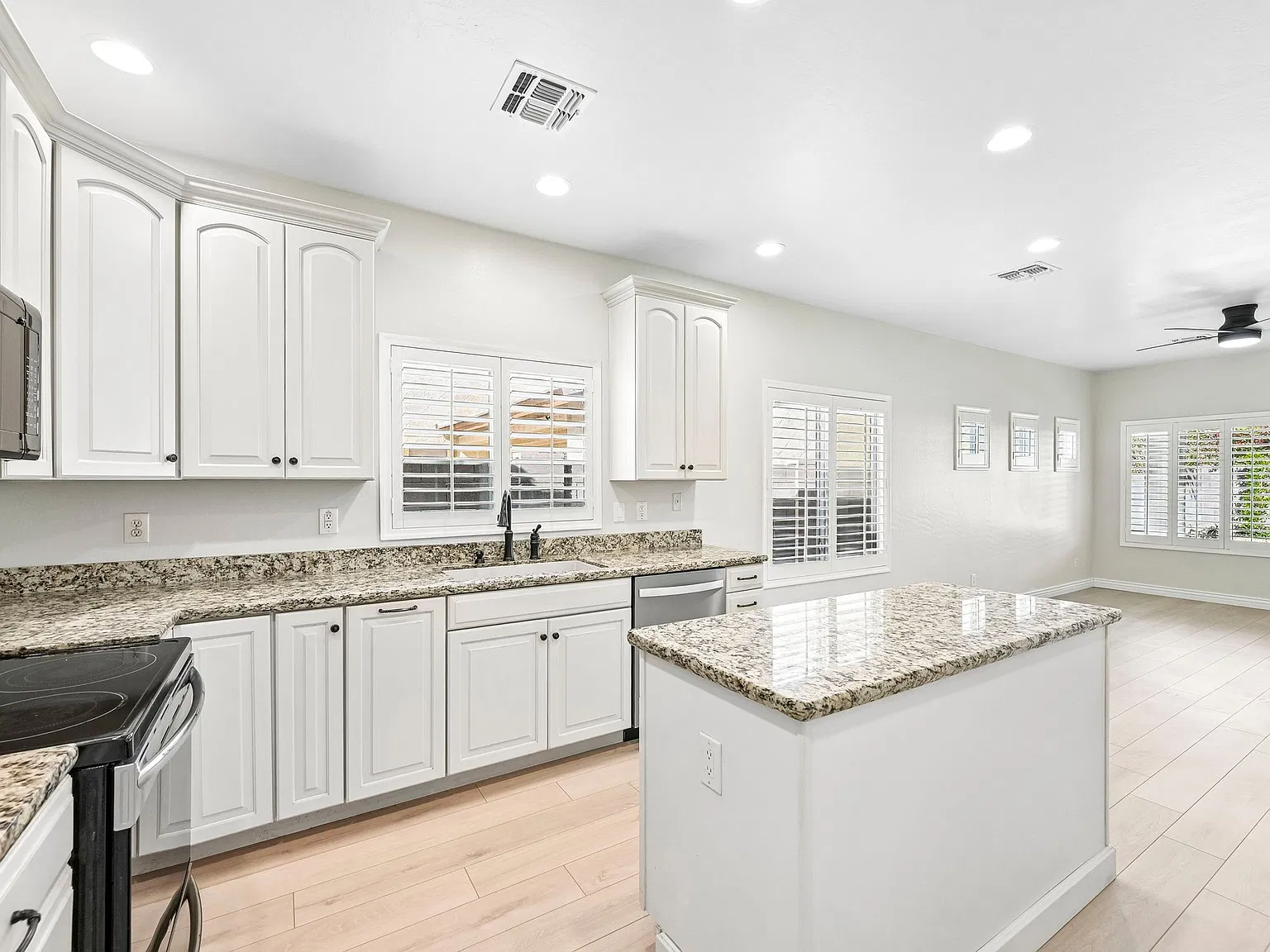 3 bed, 1600 sqft, $2,495 — Photo 3