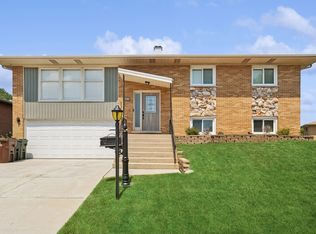 6625 Linden Dr, Oak Forest, IL 60452