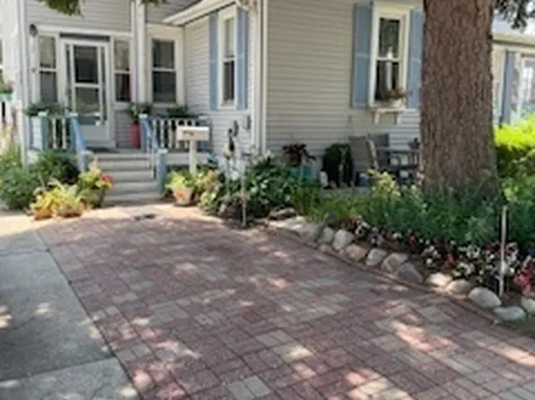 3 E Slade St, Palatine, IL 60067