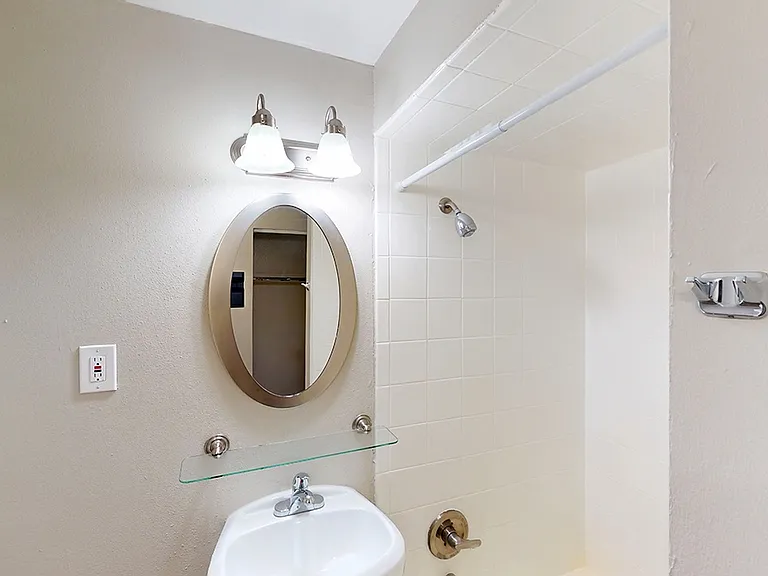 Brittany Manor — Photo 15
