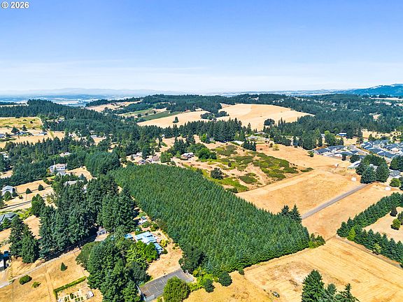 4th image of Everett Dr S