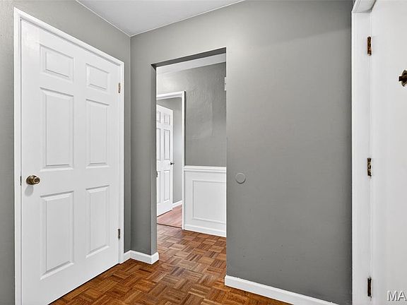 3rd image of 2150 Canterbury Dr