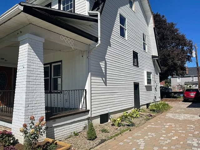 52E Pettebone — Photo 3