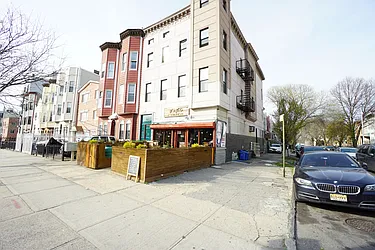 Rented by Rennit Inc.