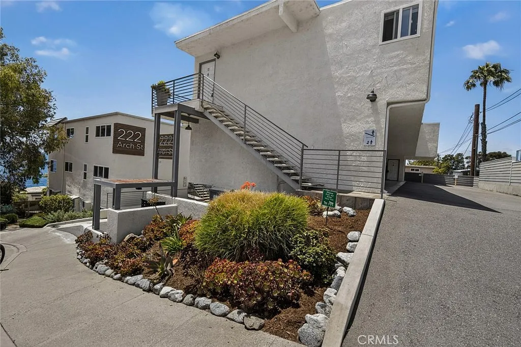 2 bed, 1050 sqft, $6,500 — Photo 3
