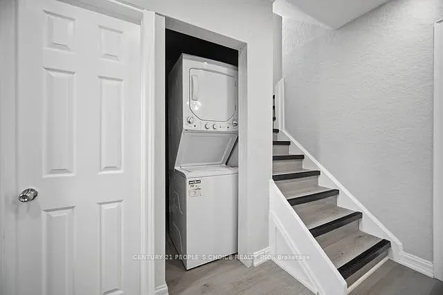 249 Burnhamthorpe Rd #-MAIN — Photo 33
