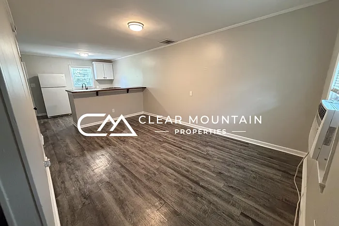 2 bed, 1.0 bath, 900 sqft, $1,095 — Photo 2