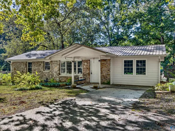 15 Oak Dr, Fayetteville, TN 37334