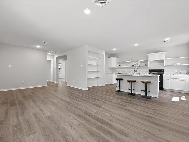 154 E Lakeview Dr — Photo 4
