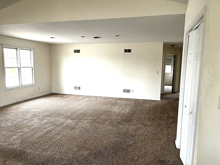 152 Lantern Ln — Photo 8