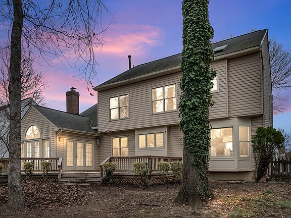 3rd image of 6227 Sweetbriar Dr