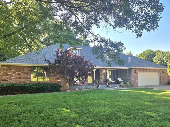 325 SW Whitehall Ln, Topeka, KS 66606