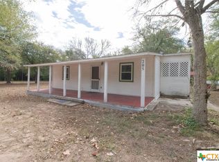 205 Cowboy Cv, Seguin, TX 78155