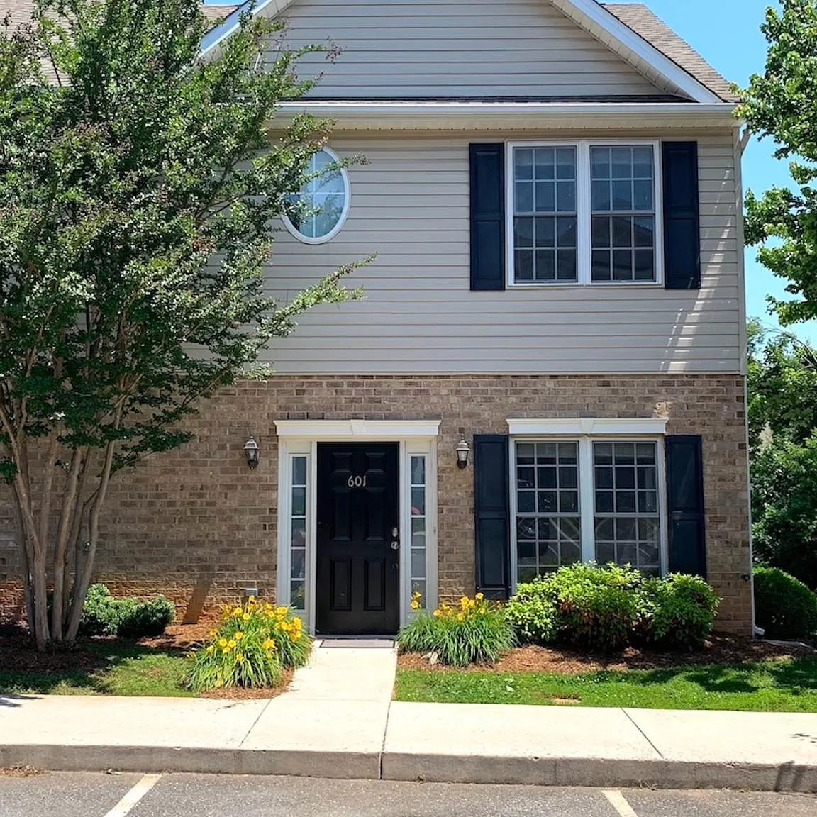 3 bed, 2.5 bath, 1408 sqft, $1,800 — Photo 1