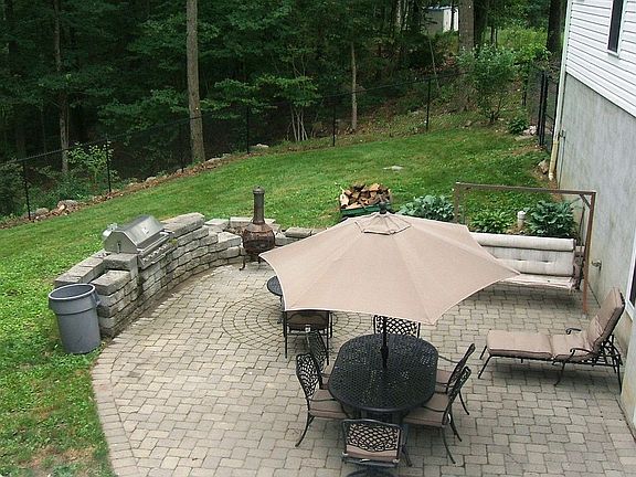 Patio with built in BBQ Gril