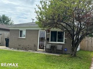 27081 Maywood St, Roseville, MI 48066