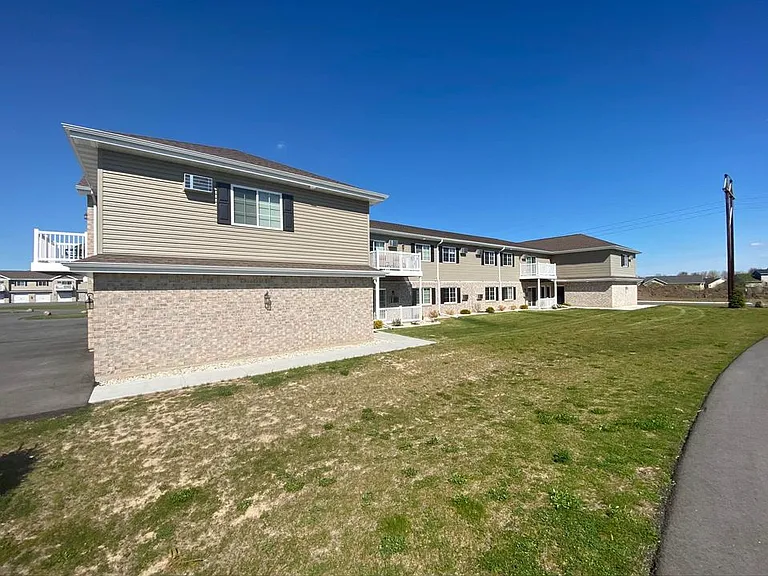 4780 N Lynndale Dr #11 — Photo 9