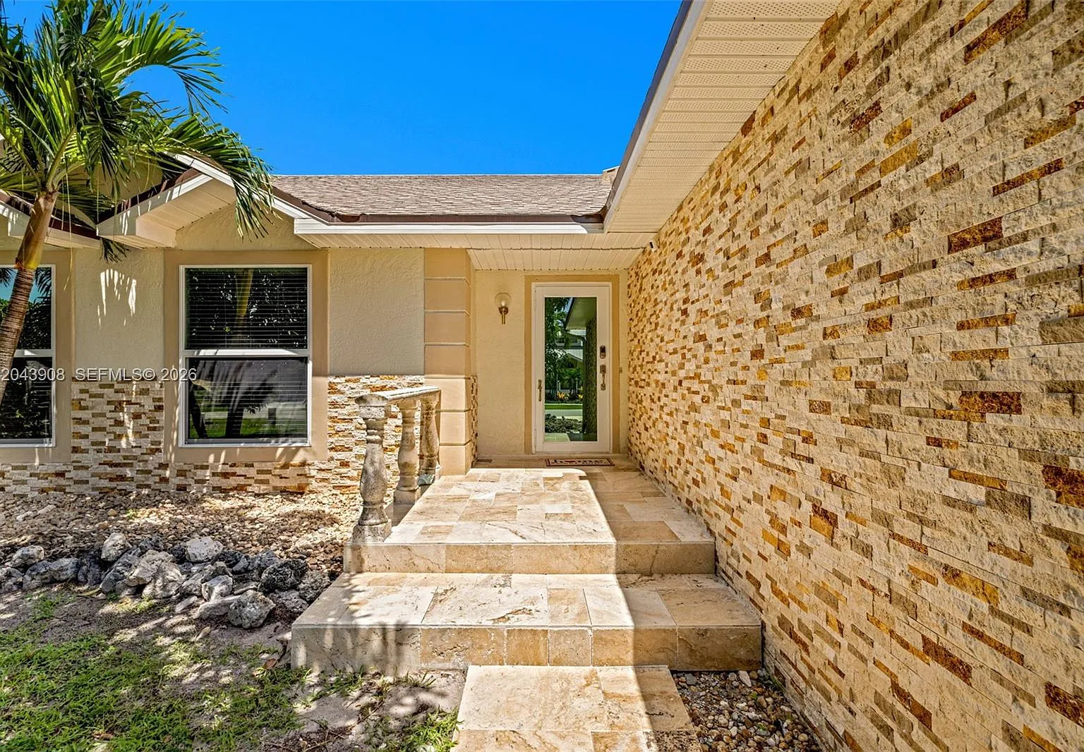 3 bed, 2.0 bath, $4,000 — Photo 2