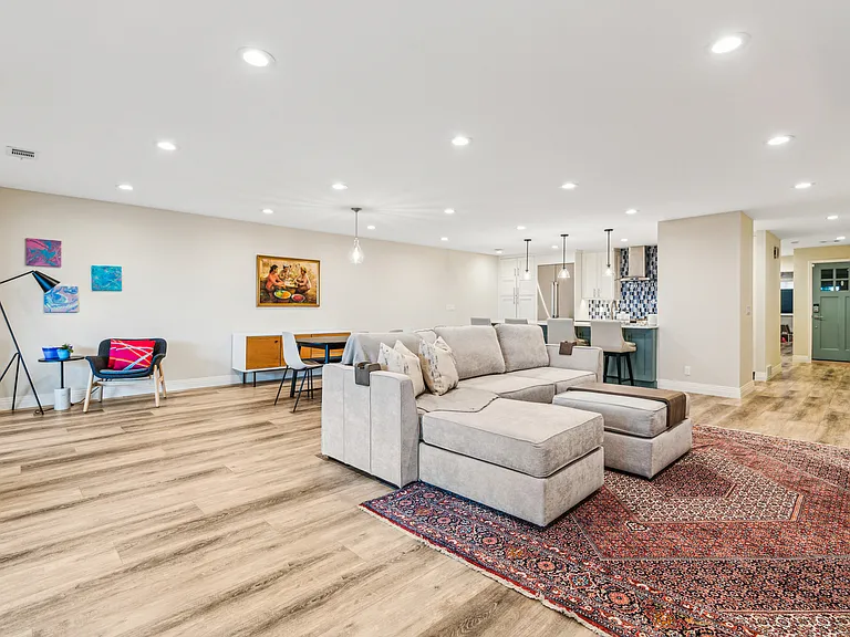 1534 Bradley Dr — Photo 15