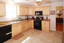 Large, spacious Kitchen 