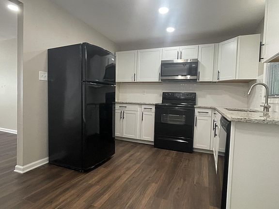 2nd image of 789 Garden Walk Blvd #D