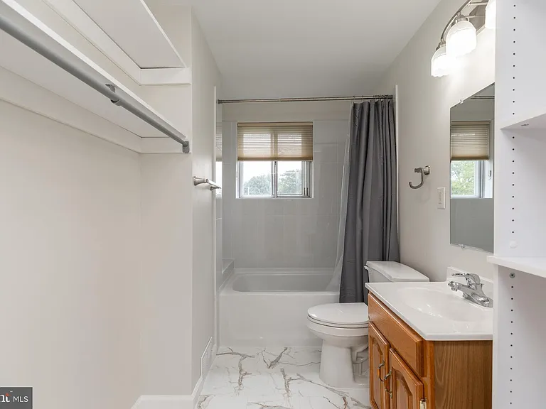 410 Woodlawn Ave — Photo 24