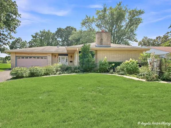 3705 W Young St, McHenry, IL 60050