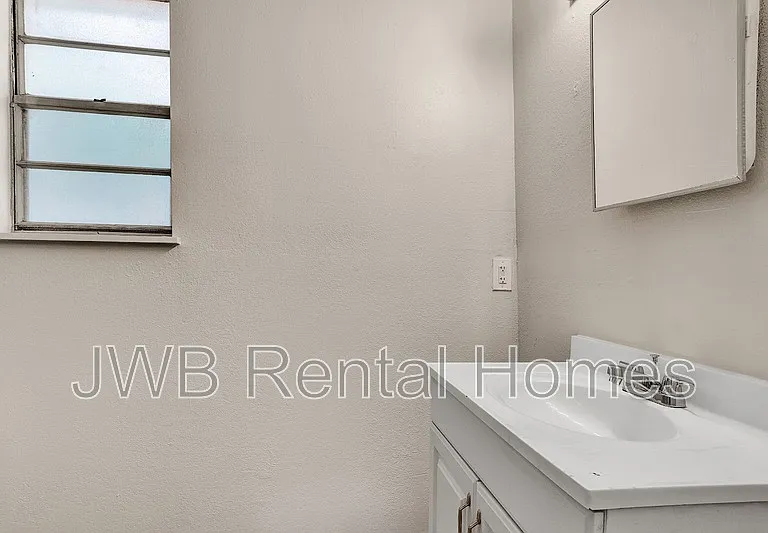 1943 Hardee St #1 — Photo 16