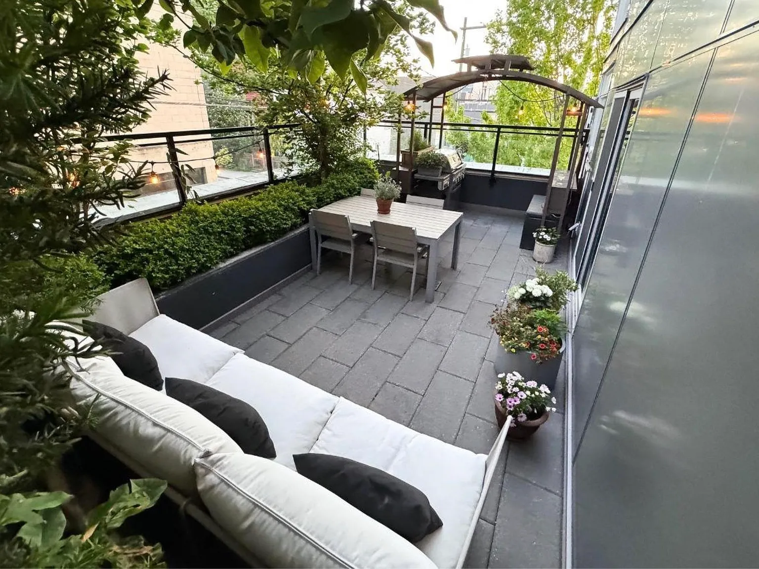 1 bed, 696 sqft, $2,600 — Photo 4