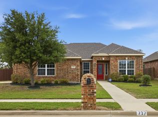 717 Roaring Springs Dr, Glenn Heights, TX 75154