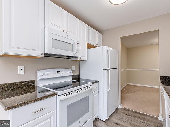 5th image of 312 Blue Water Ct #104D