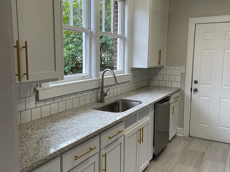 1112 Oconee St — Photo 4