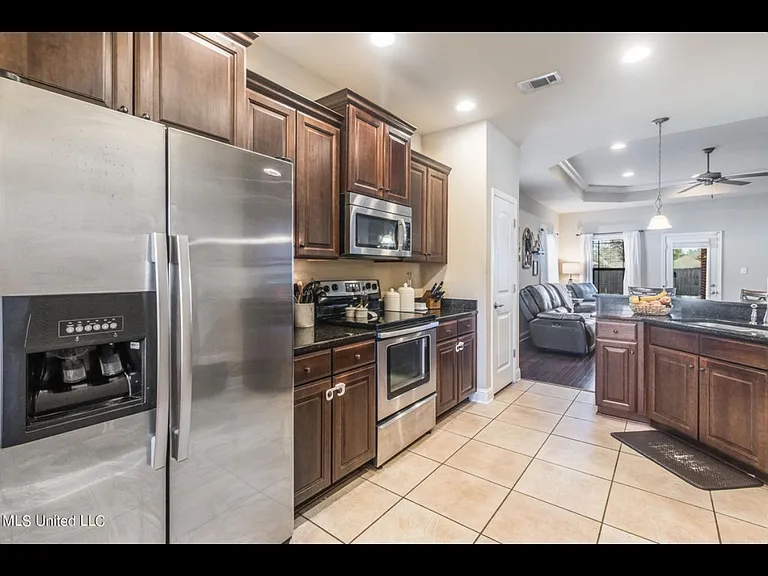 13736 Fieldcrest Way — Photo 6