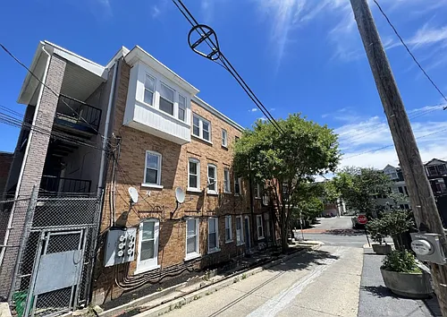 831 W Walnut St Photo 1 831 W Walnut St Photo 1