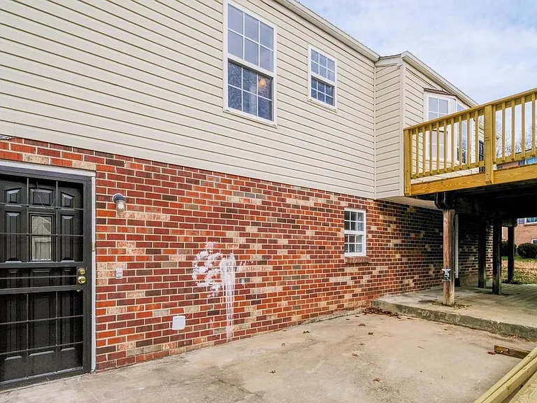 11818 Sylvia Dr — Photo 32