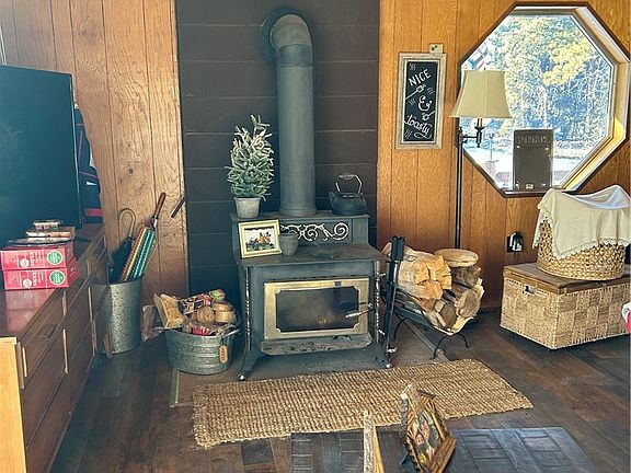 5th image of 1330 W Strawberry Point Rd