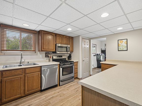 3rd image of 216 Douglass Way