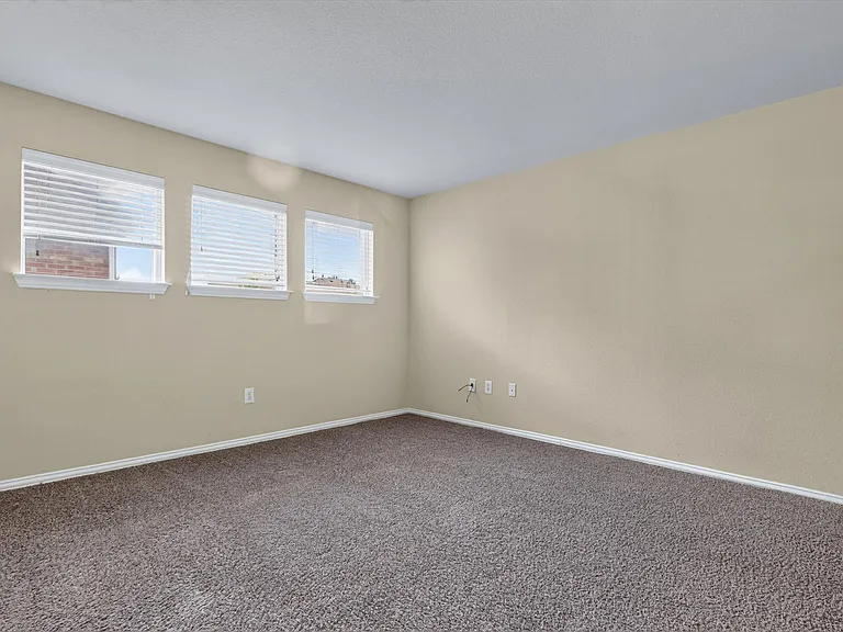 11945 Henderson Dr — Photo 23