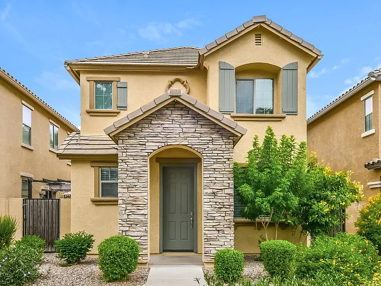 3884 E Santa Fe Ln — Photo 1