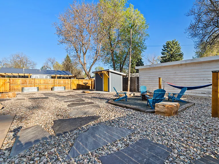 637 Stover St — Photo 17
