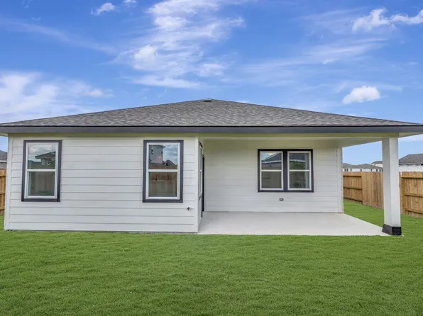 671 Daniels Lake Ln, Dayton, TX 77535