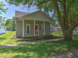 316 E Warren St, Moweaqua, IL